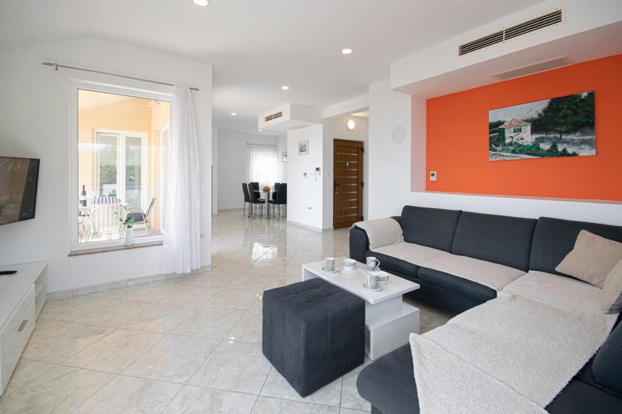 Laura Apartment Makarska